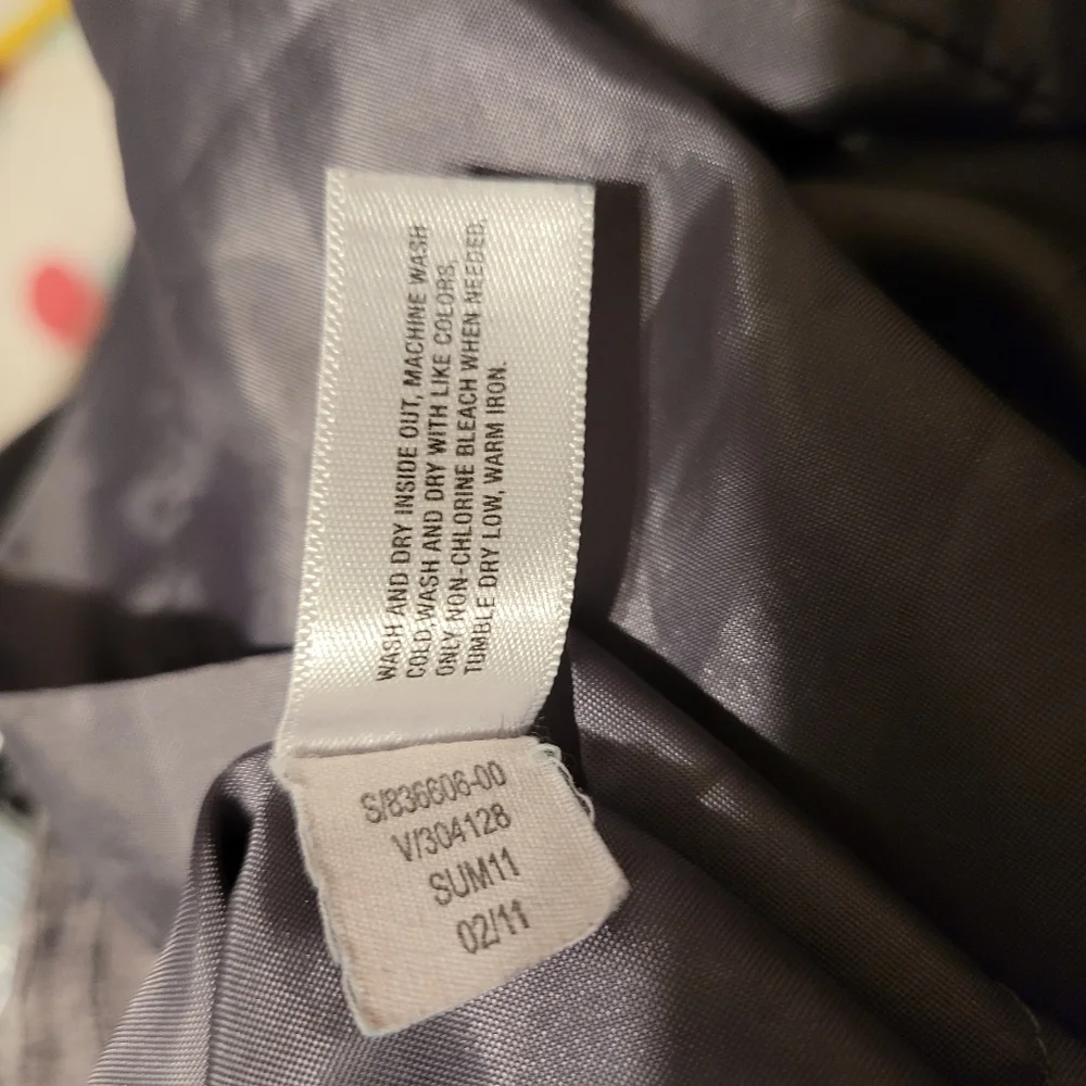 Gap Skirt] Line Design - Picture 7 of 7